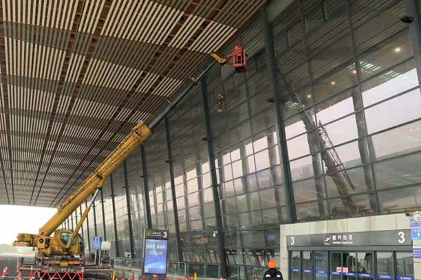 翔安玻璃幕墙维护和保养